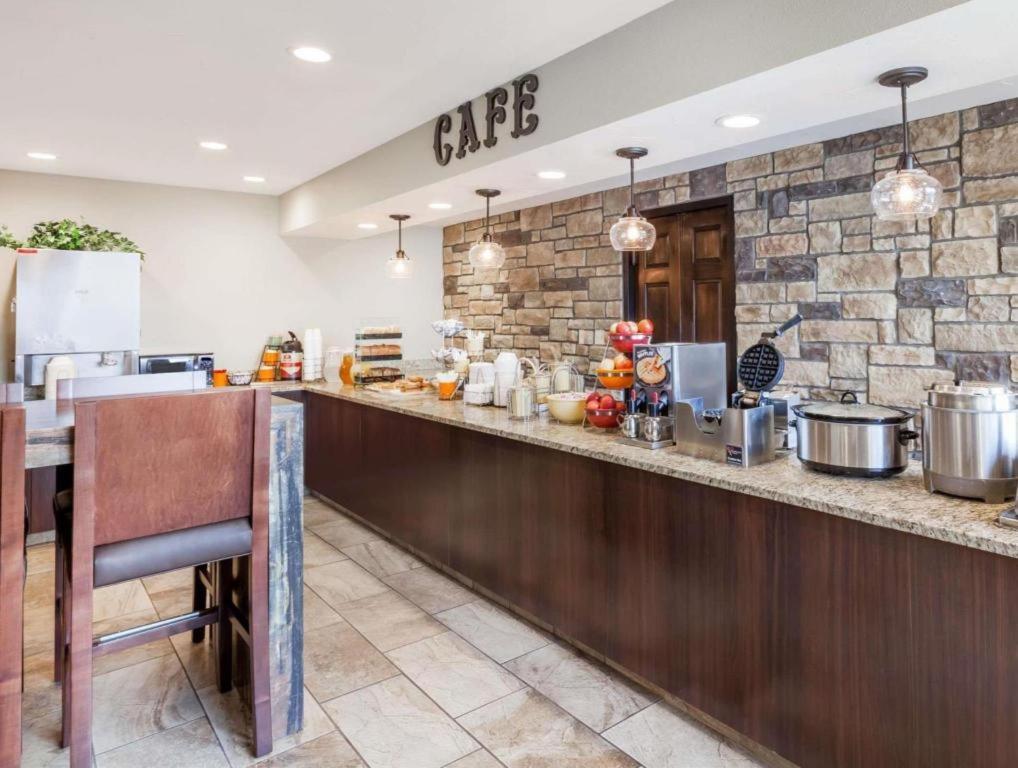Days Inn Springfield South Экстерьер фото