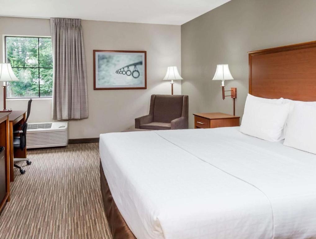Days Inn Springfield South Экстерьер фото