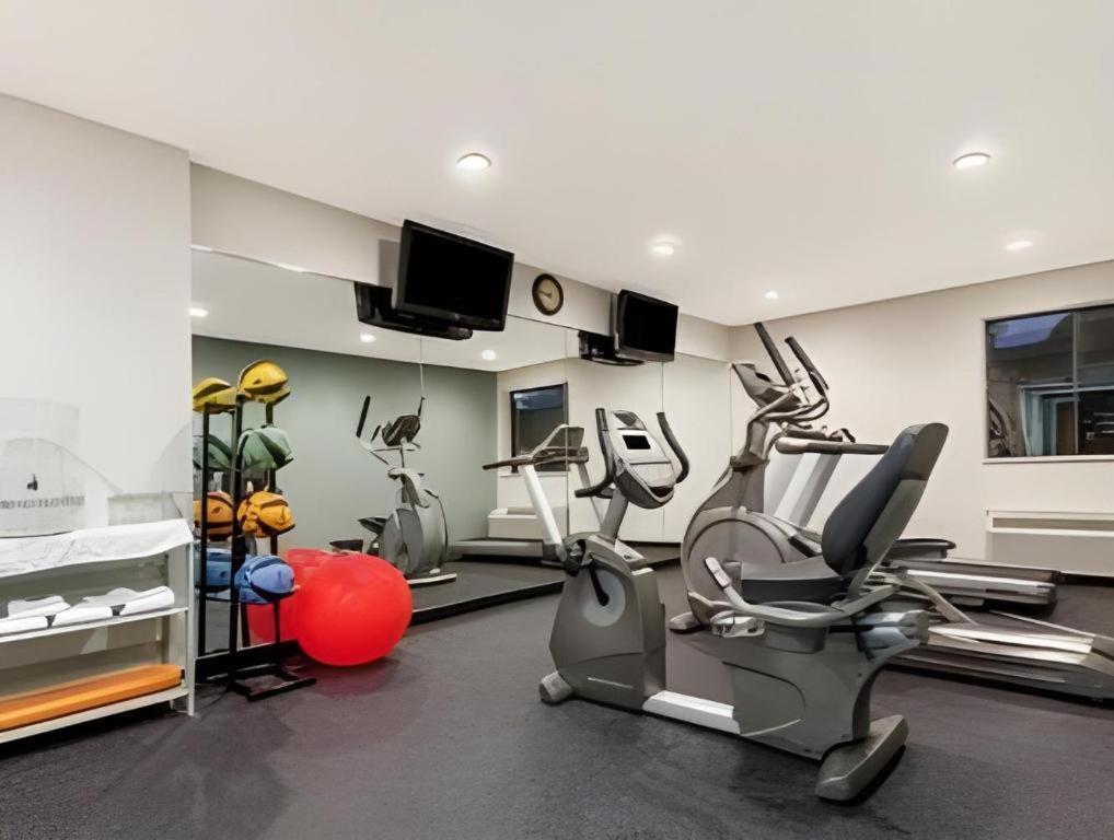 Days Inn Springfield South Экстерьер фото