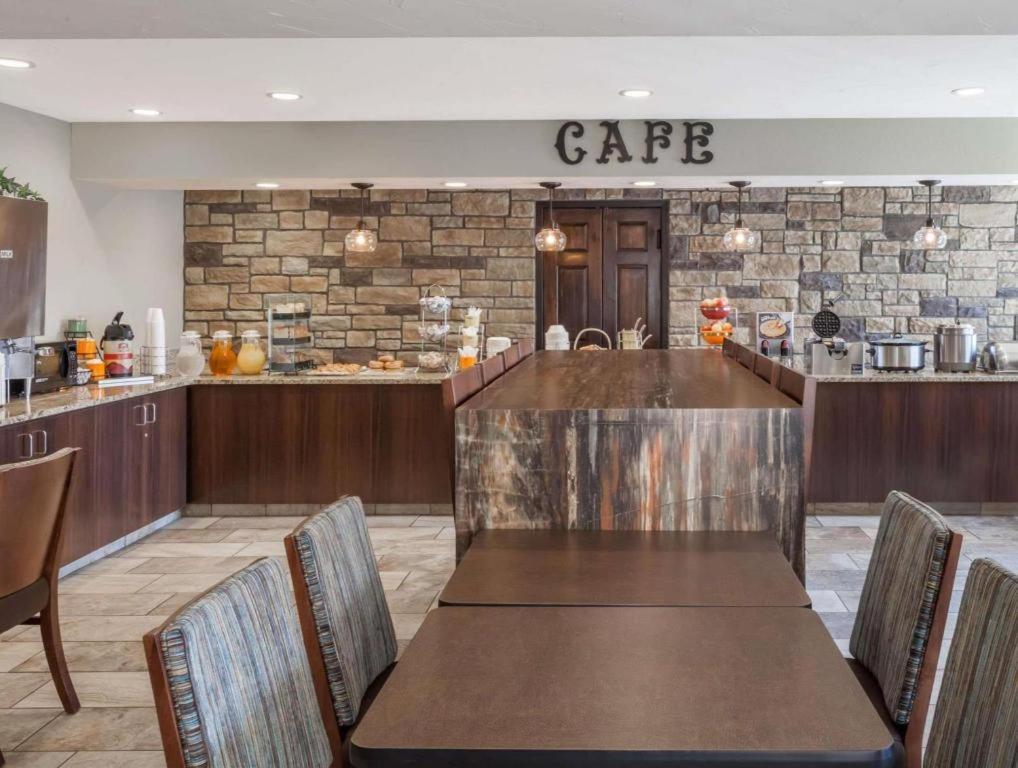 Days Inn Springfield South Экстерьер фото