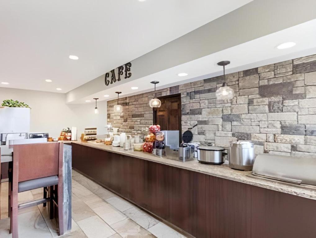 Days Inn Springfield South Экстерьер фото