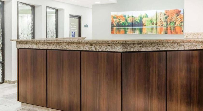 Days Inn Springfield South Экстерьер фото