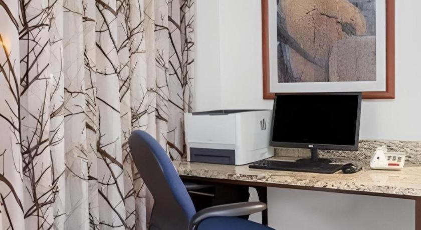 Days Inn Springfield South Экстерьер фото