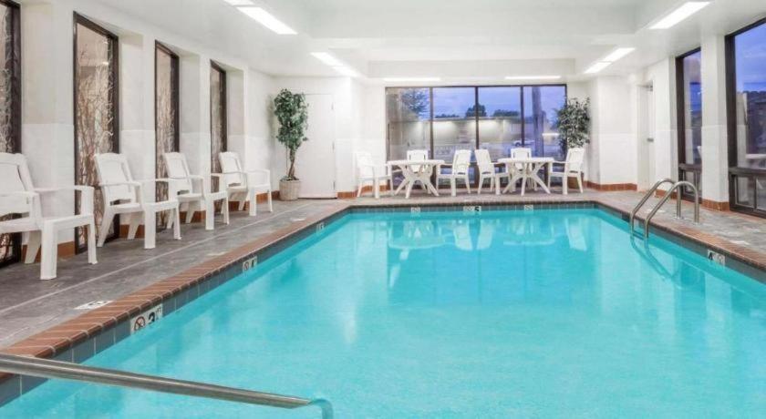 Days Inn Springfield South Экстерьер фото