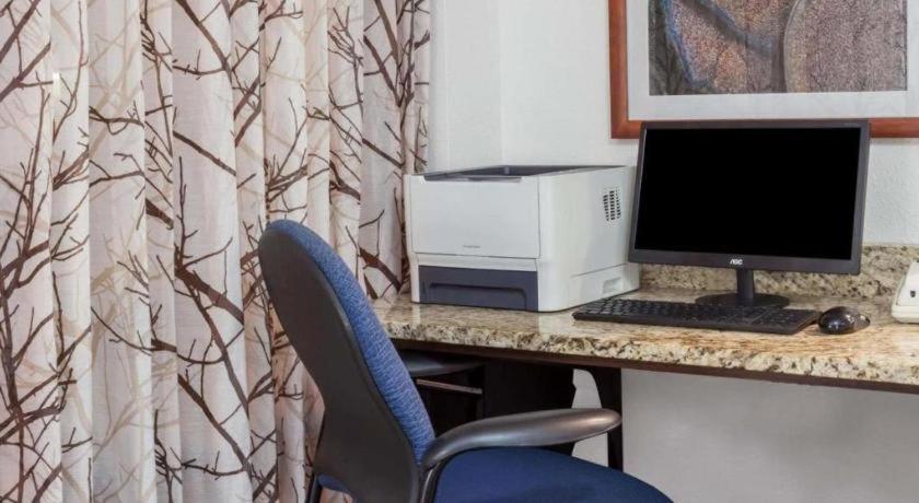 Days Inn Springfield South Экстерьер фото