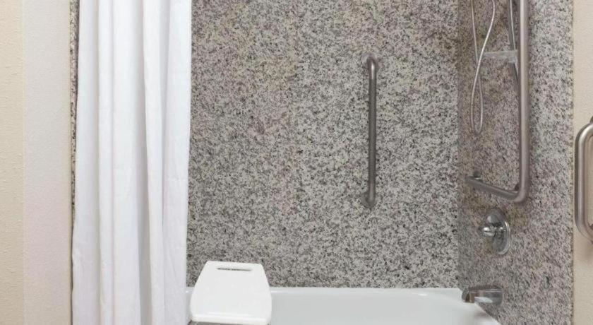 Days Inn Springfield South Экстерьер фото