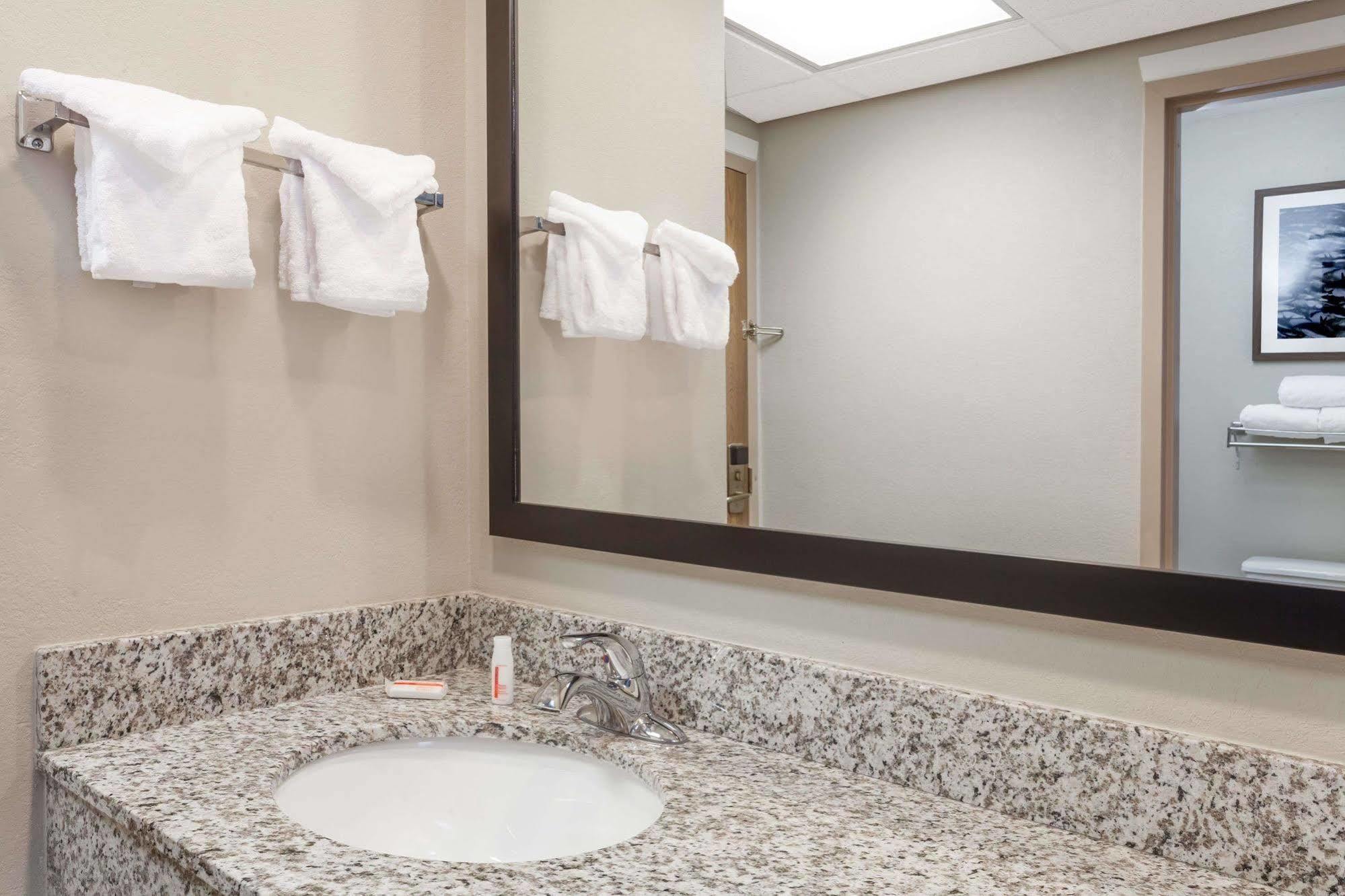 Days Inn Springfield South Экстерьер фото